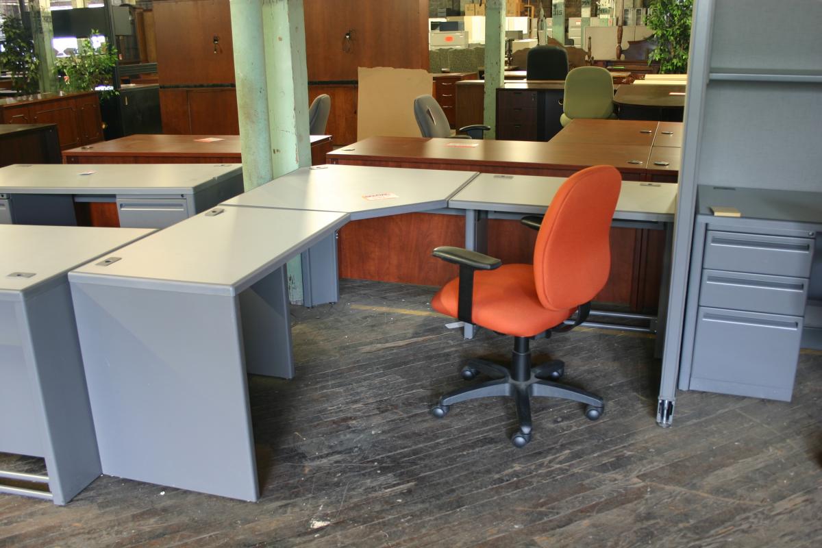 Haworth Unigroup Free Standing Corner Station